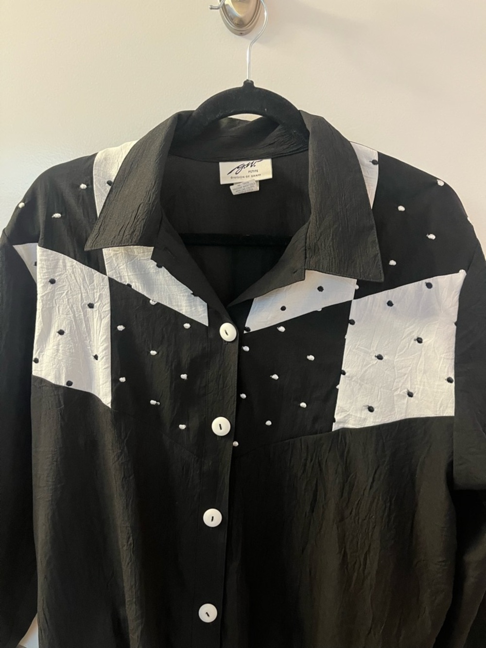Vintage G.W. Petite Black & White Patterned Button-Front Blouse W/Shoulder pads - Picture 2 of 9